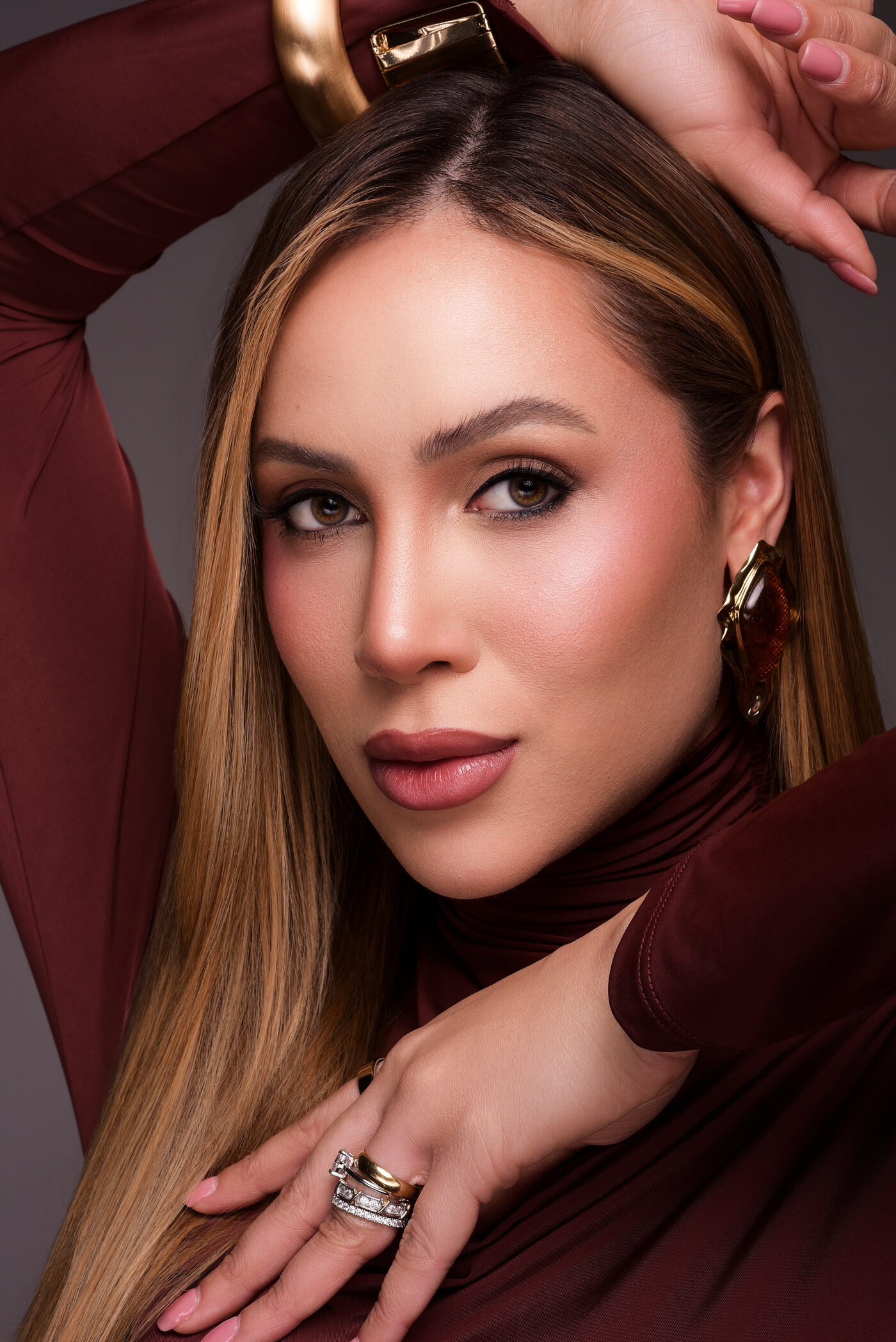 Dra. Heloísa Frois — editorial bordô